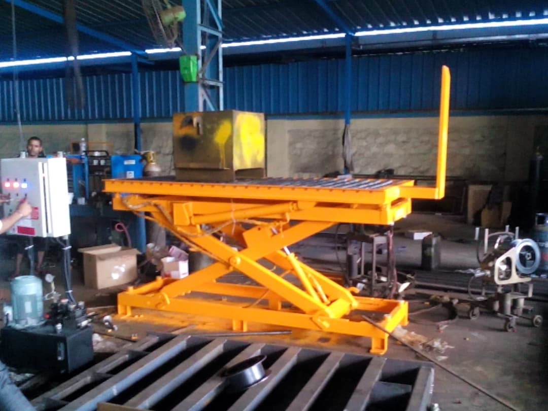 Scissor Lift - Tilting